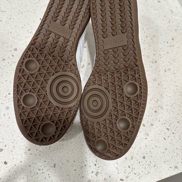 Adidas Samba OG UK 7.5 White & Gum - NEW in box. Never been worn. - Picture 4 of 9